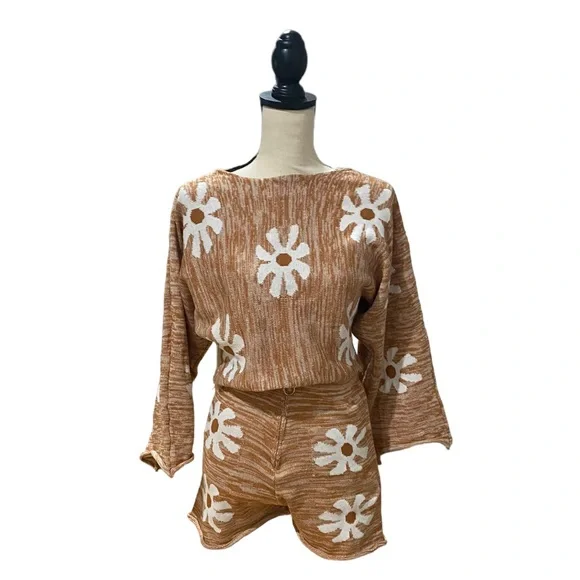 Knit Daisy Print Top and Shorts Set - Picture 1 of 2